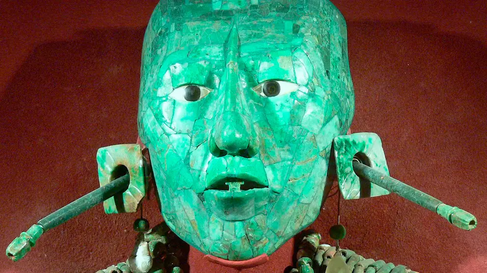 Máscara mortuoria maya